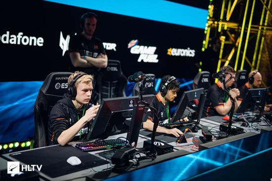 英雄联盟S15淘汰赛 AL战队强势领先T1争夺赛点